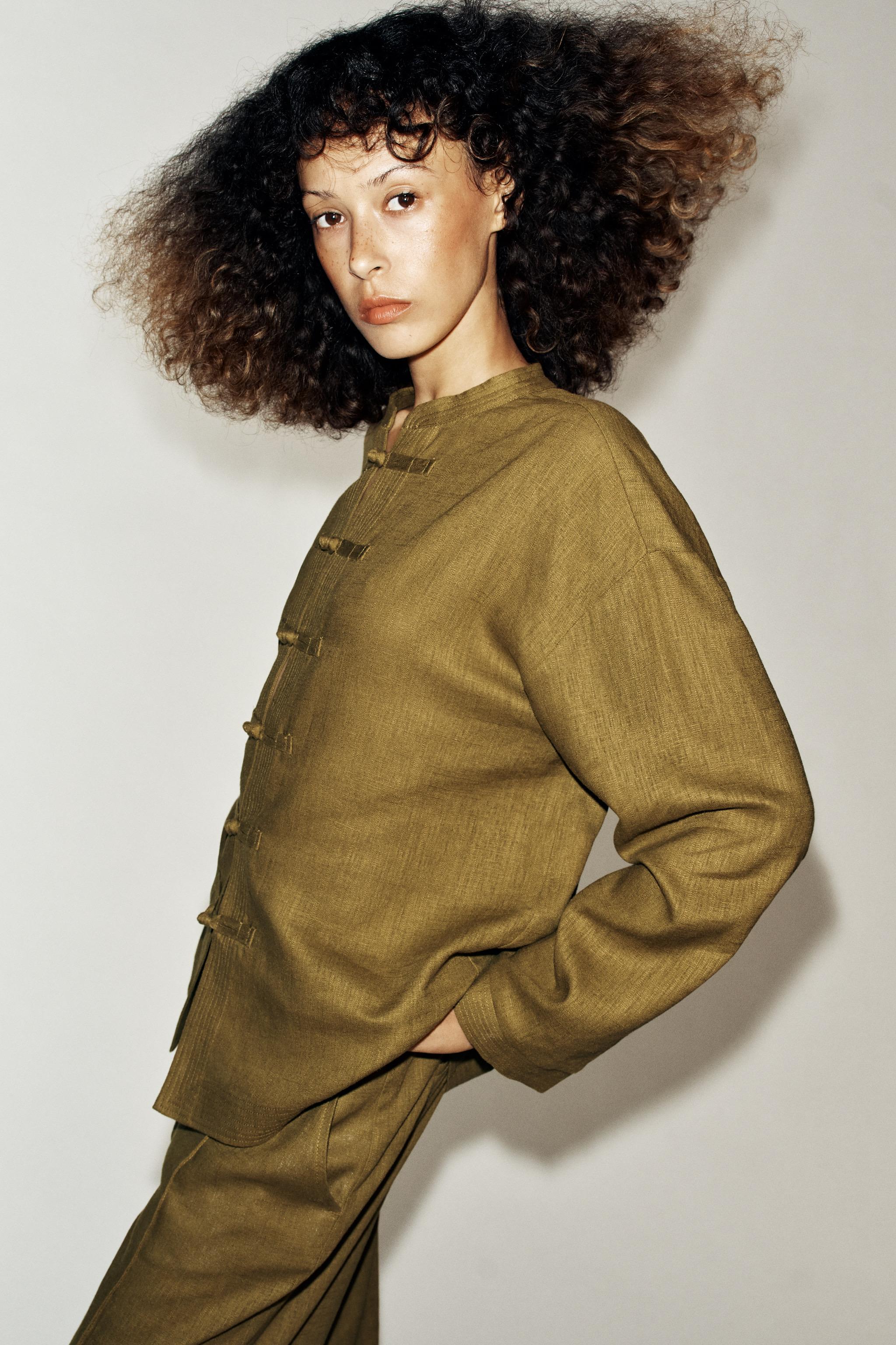 LINEN SHIRT WITH FROG FASTENING